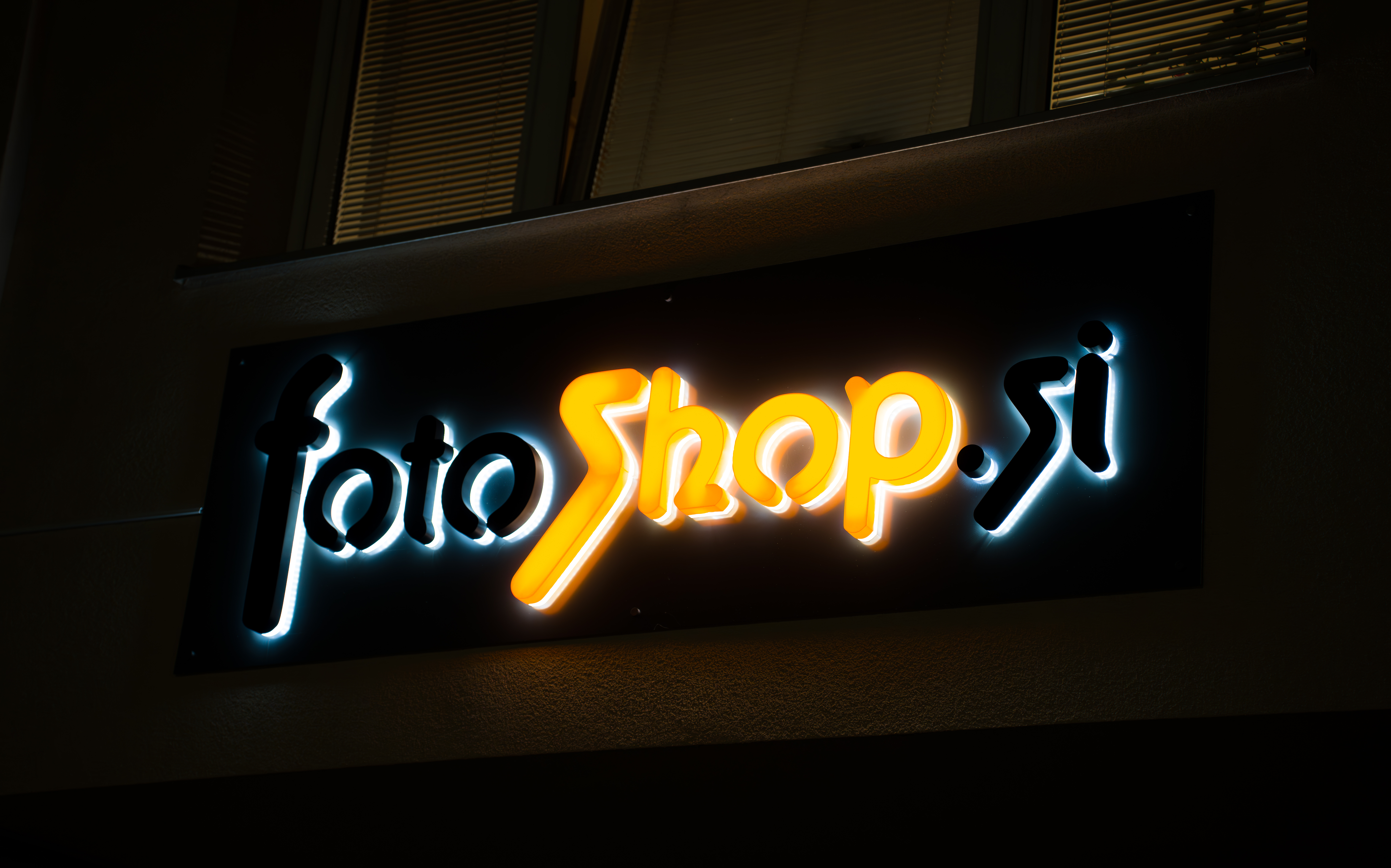 fotoShop.si combined glow signage