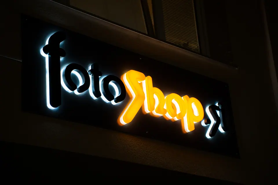 fotoShop.si illuminated sign at night